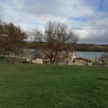 Au Bord Du *